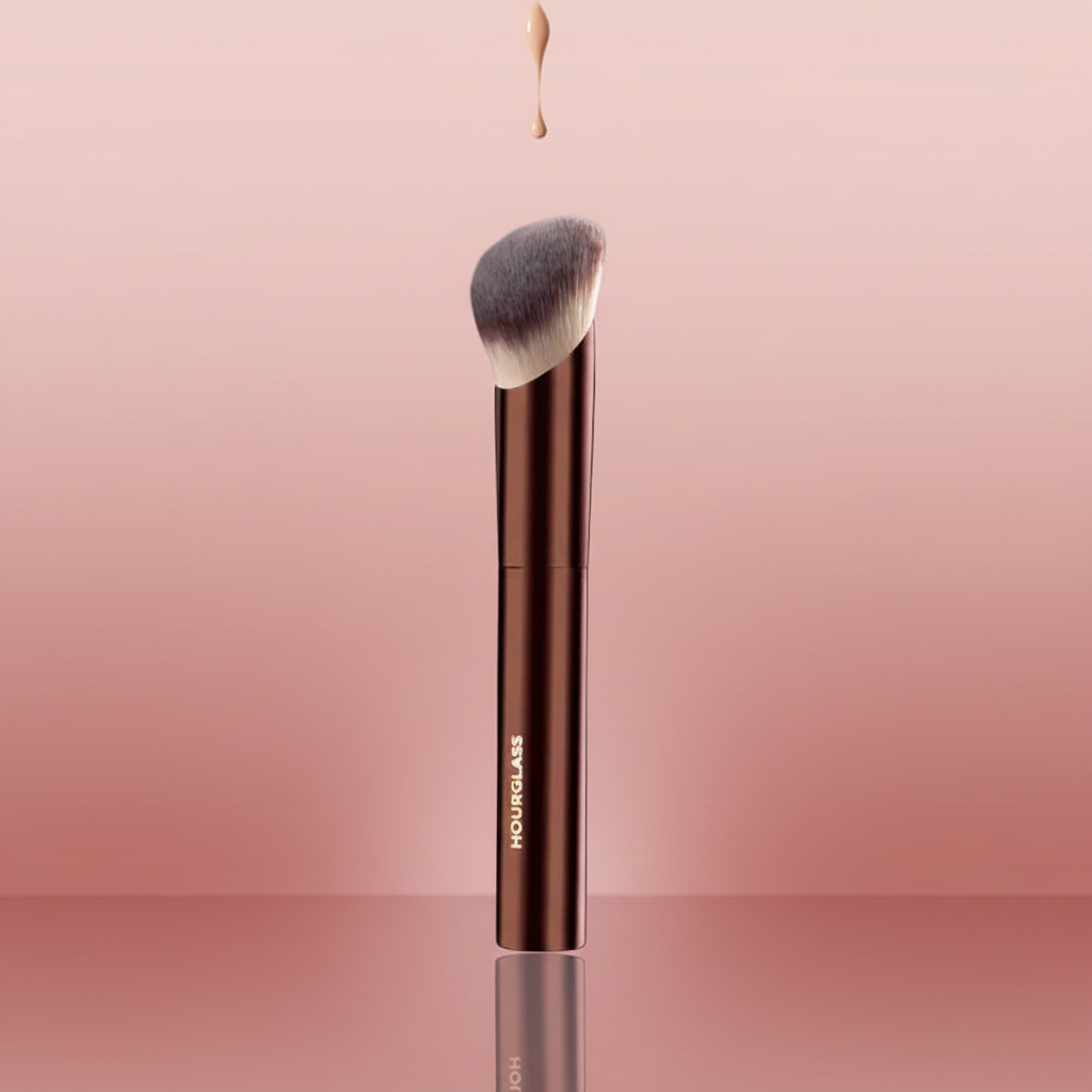 Brocha para Base de Maquillaje Hourglass de Fibra Suave para Acabado Natural